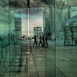 Ref : C536 - Leica M8 - Summicron 35mm asph<p class='text'>Sous la grande arche de la Défense, Paris<p align='right'><a href='achat2012fr.php?ref=C536'>[ Commander un tirage</a><img src='images/cart.png' align='absmiddle'><a href='achat2012eng.php?ref=C536'>Order a print ]</a>