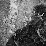 Ref : n433 - Leica M8 - Summicron 35mm asph<p class='text'>Mes pieds dans les vagues, île de Koh Samed, Thaïlande<p align='right'><a href='achat2012fr.php?ref=N433'>[ Commander un tirage</a><img src='images/cart.png' align='absmiddle'><a href='achat2012eng.php?ref=N433'>Order a print ]</a>