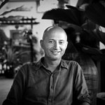 JEAN-LUC LAFARGE - Batteur, bassiste, chanteur, compositeur<p class='text'>Tiptop, BBM, Montecristo<br>Clichy, FRANCE<p class='textarialmini'>J'ai connu Jean-luc dans un groupe de musique commun où il tenait la batterie. Nous sommes devenus de grands amis et nous voyons régulièrement. Il est aujourd'hui le chanteur/bassiste du groupe Montecristo et également professeur de batterie. Cette photo a été prise sur la terrasse d'un hotel à Kuala Lumpur, Malaisie.<br><br><i>Jean-luc and i met in a band long ago, where he was playing drums. We became very close friends and see each other often. He is now singer and bassist with Montecristo, and also drum teacher in a school. This picture was taken in an hotel in Kuala Lumpur, Malaysia.</i>