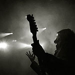 Ref : n266 - Nikon D300 - Nikkor 18-200mm<p class='text'>Guitariste du groupe Logicaltramp sur scène, Canada<p><a href='http://www.logicaltramp.co.uk' target='_blank'>www.logicaltramp.co.uk</a><p align='right'><a href='achat2012fr.php?ref=N266'>[ Commander un tirage</a><img src='images/cart.png' align='absmiddle'><a href='achat2012eng.php?ref=N266'>Order a print ]</a>