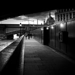 Ref : n522  - Nikon D7000 - Nikkor 18-200mm - 15 Septembre 2011<p class='text'>Sous un pont, Londres.<p align='right'><a href='achat2012fr.php?ref=N522'>[ Commander un tirage</a><img src='images/cart.png' align='absmiddle'><a href='achat2012eng.php?ref=N522'>Order a print ]</a>