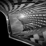 Ref : n605 - Nikon D7000 - Nikkor 18-200mm - 17 juin 2011<p class='text'>Reflet sur une voiture, Manhattan, New York.<p align='right'><a href='achat2012fr.php?ref=N605'>[ Commander un tirage</a><img src='images/cart.png' align='absmiddle'><a href='achat2012eng.php?ref=N605'>Order a print ]</a>