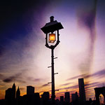 Ref : C671 - Nikon D7000 - Nikkor 18-200mm - Juin 2012<p class='text'>Lampadaire, New York.<p align='right'><a href='achat2012fr.php?ref=C671'>[ Commander un tirage</a><img src='images/cart.png' align='absmiddle'><a href='achat2012eng.php?ref=C671'>Order a print ]</a>