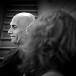 PHILIPPE FREDDOLOSI - Guitariste<p class='text'>Tiptop, Montecristo<br>Saint-Denis, FRANCE<p class='textarialmini'>Philippe est le guitariste du groupe Montecristo. C'est un ami de longue date également avec qui j'ai joué dans diverses formations. Excellent guitariste, c'est un ami proche que je vois régulièrement à Paris au cours de soirées amicales (ou musicales). Cette photo a été prise dans un restaurant réunionnais.<br><br><i>Philippe is guitarist with band Montecristo. We played together in a few bands and are very close friends, and see each other regularly for friendly (or musical) evenings. This picture was taken in a restaurant.</i>