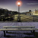 Ref : C75 - Nikon D70 - Nikkor 18-70mm<p class='text'>A banc donné. Pont des arts, Paris<p>Nous nous étions retrouvés sur un banc,<br>Un jour lointain perdu en ma mémoire.<br>Peut-être ce banc ou bien peut-être un autre,<br>Peu importe le lieu, peu importe le banc...</p><p align='right'><a href='achat2012fr.php?ref=C75'>[ Commander un tirage</a><img src='images/cart.png' align='absmiddle'><a href='achat2012eng.php?ref=C75'>Order a print ]</a>