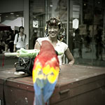 Ref : n501  - Leica M8 - Summicron 35mm - Juin 2011<p class='text'>La dame au Perroquet, Times square.