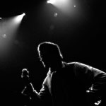 Ref : n262 - Nikon D300 - Nikkor 18-200mm - Novembre 2008<p class='text'>Chanteur du groupe Logicaltramp sur scène, Canada<p><a href='http://www.logicaltramp.co.uk' target='_blank'>www.logicaltramp.co.uk</a><p align='right'><a href='achat2012fr.php?ref=N262'>[ Commander un tirage</a><img src='images/cart.png' align='absmiddle'><a href='achat2012eng.php?ref=N262'>Order a print ]</a>