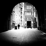 Ref : N631 - Leica M8 - Summicron 35mm - 11 juin 2013 <div Style='position: absolute; top: 8px; right: 0px;'><a href='http://goo.gl/maps/hneRK' target='_blank'><img src='thumbs/pin.png' align='absmiddle'/></a>  <a href='exif_more.php?ex=n631&lo=http://goo.gl/maps/hneRK'><img src='thumbs/cam.png' align='absmiddle'/></a></div><p class='text'>The arch, London.<p align='right'><a href='achat2012fr_new.php?ref=n631'>[ Commander un tirage</a><img src='images/cart.png' align='absmiddle'><a href='achat2012eng_new.php?ref=n631'>Order a print ]</a>