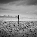 Ref : N631 - Leica M8 - Summicron 35mm - 4 déc. 2011<div Style='position: absolute; top: 8px; right: 0px;'><a href='http://goo.gl/maps/l09Sw' target='_blank'><img src='thumbs/pin.png' align='absmiddle'/></a>  <a href='exif_more.php?ex=n632&lo=http://goo.gl/maps/l09Sw'><img src='thumbs/cam.png' align='absmiddle'/></a></div><p class='text'>Pêcheur, marée basse, Krabi, Thaïlande<p align='right'><a href='achat2012fr_new.php?ref=n632'>[ Commander un tirage</a><img src='images/cart.png' align='absmiddle'><a href='achat2012eng_new.php?ref=n632'>Order a print ]</a>